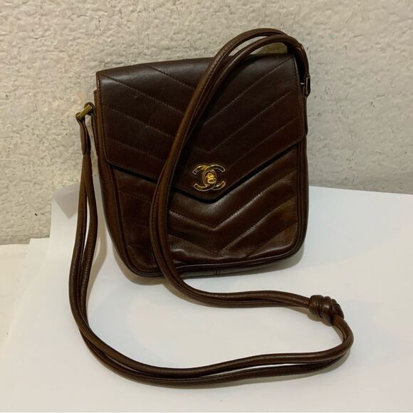 Chanel Vintage CC Turnlock Crossbody Bag Envelope Flap Chevron Lambskin… - Picture 5 of 16